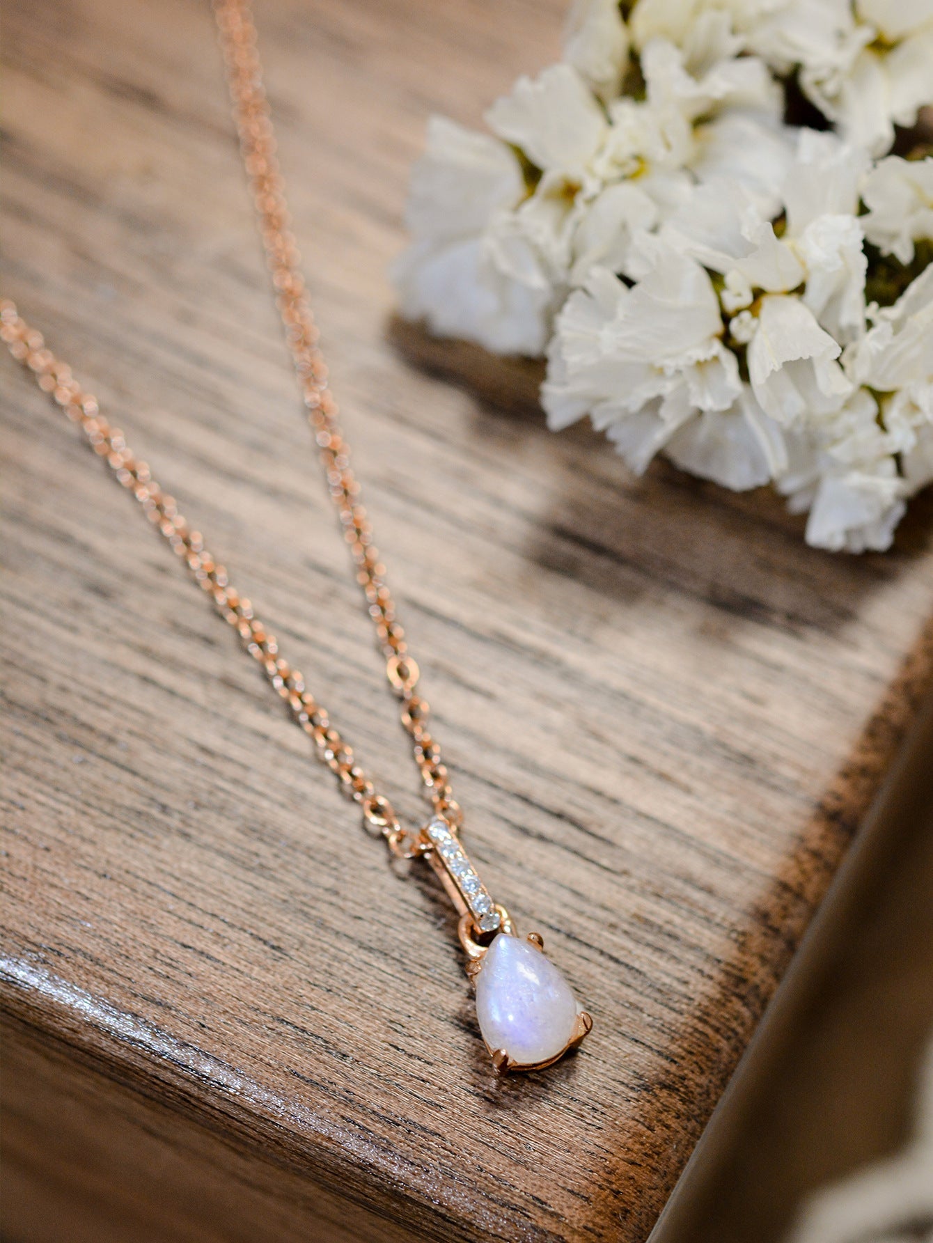 Collar colgante de lágrima de piedra lunar